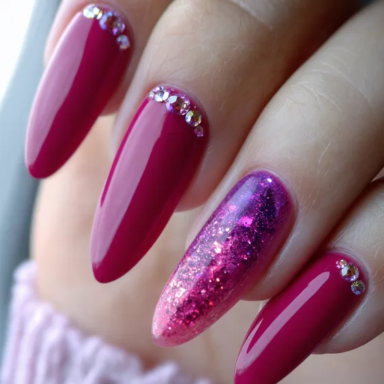 Decoración acrílica en fucsia con glitter y pedrería